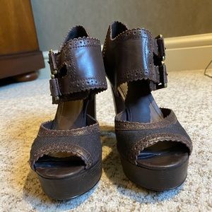 Halogen Open-Toed Pump